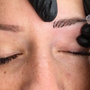 13_MB_FR_LE-MICROBLADING-SUR-MODELE-NO-5