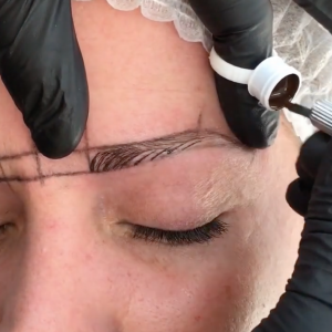 9_MB_FR_LE-MICROBLADING-SUR-MODELE-NO-1